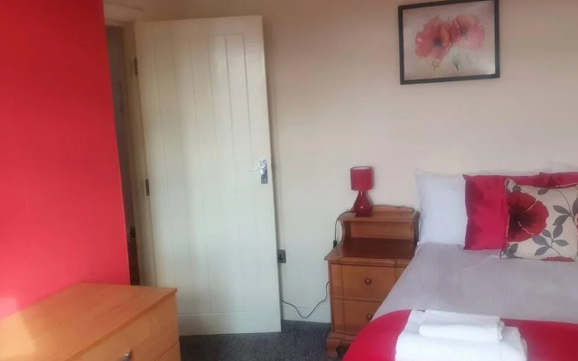 Lovely 4-bed Apartment in Harrow