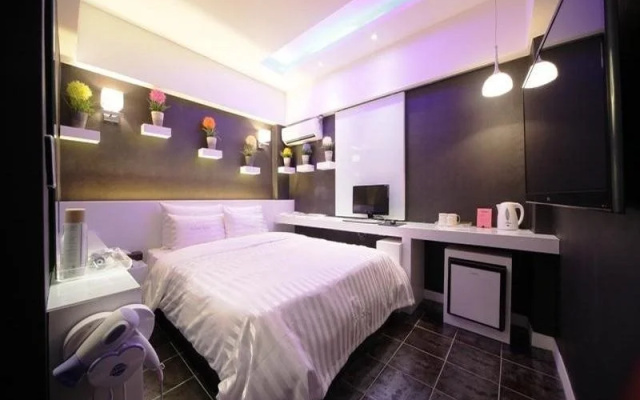 Candy Hotel