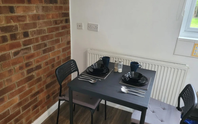 1 Bedroom - Sleeps 3 - Free Parking