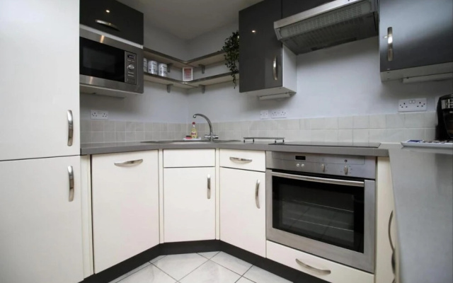 Lovely 2-bed Apartment in Swindon