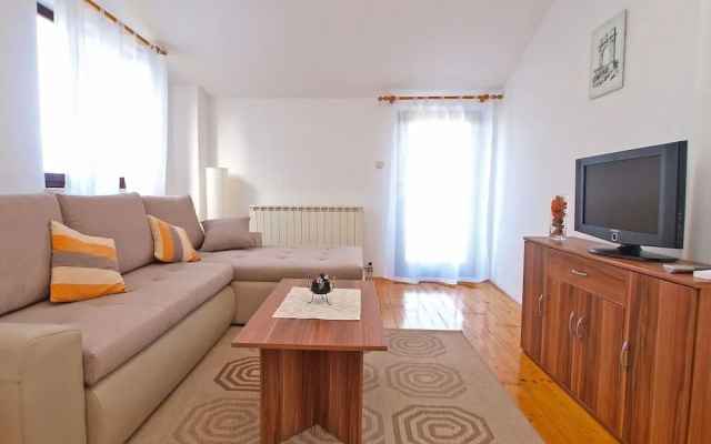 Apartment 589