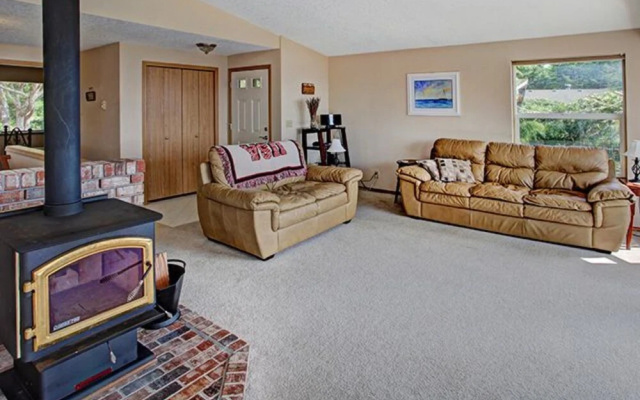 Oceanside Perch 3 Br home by RedAwning