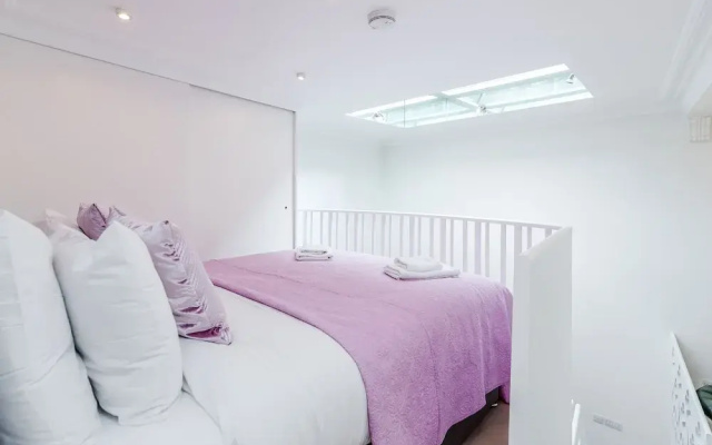 Distinctive apartment for 3 with mezz