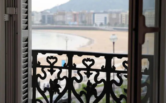 SEAFRONT LUXURY STUDIO - by SanSebastianApartments.es
