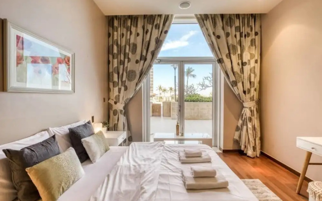 Private Beach & Pool Right on Your Doorstep!