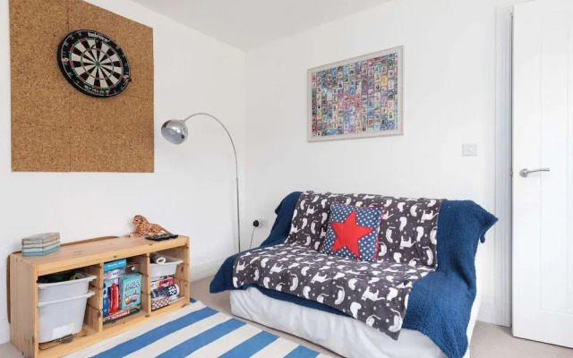 Modern Family Retreat Nr Beaches and Marina