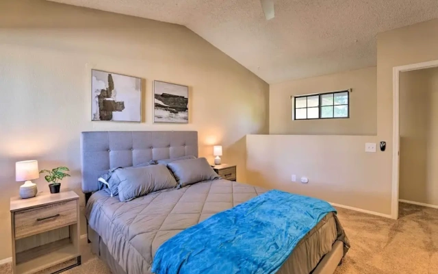 Gilbert Townhome w/ Easy Access to Phoenix!