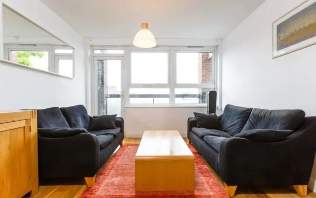 Bright and Colourful 2 bed Flat in Islington