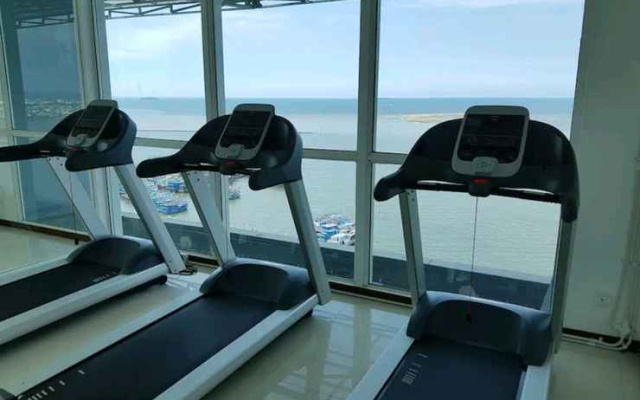 Alluring 1 Bedroom Penthouse Suite @ Green Bay Seaview Condominiums