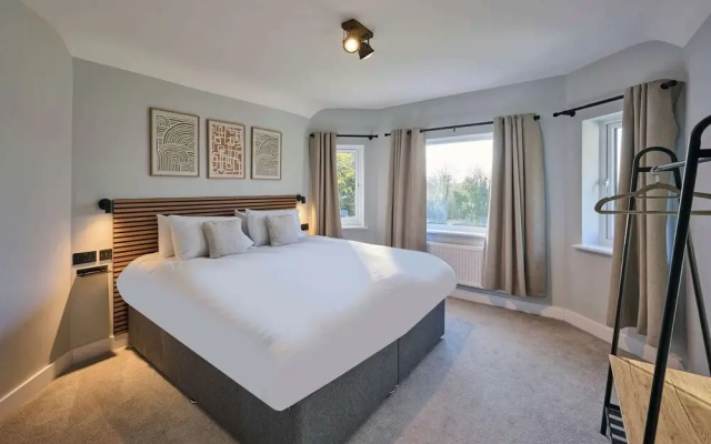 Host Stay Roundwood House
