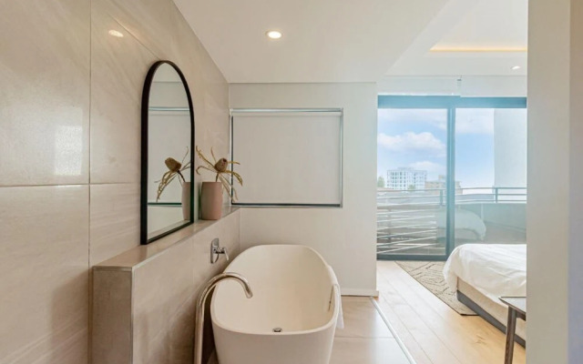 Modern Sea Point Apartment With Rooftop Deck 9 on S