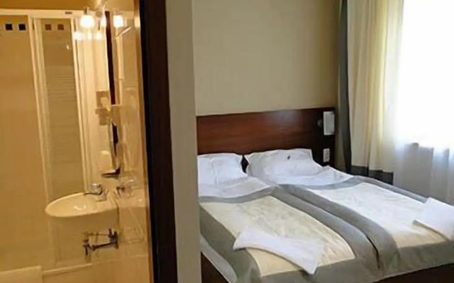 Atrium Hotel