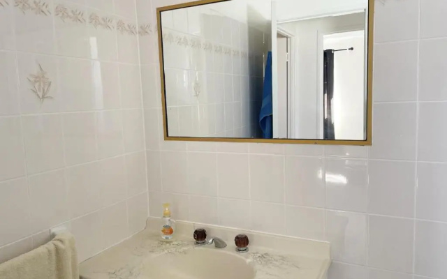 Crystal Waters-2 bed, 2 bathroom, Beachfront Unit!