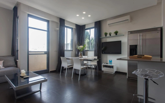 Luxury Penthouse 2 bed near Rothchild