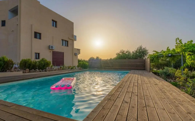 Fuego Sagrado Hideaway-A Poolside Retreat