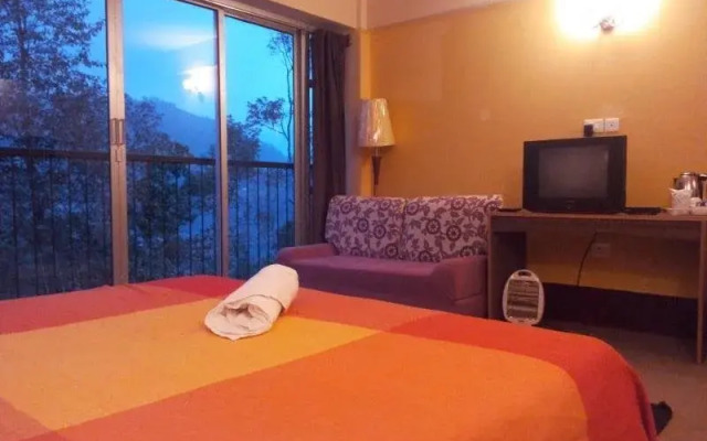 Maya Baas Hotel