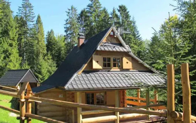 Domek drewniany w górach