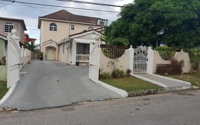 Leons Luxury Montego Bay Home