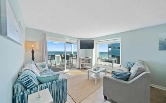Turtle Cove 2 Bedroom Condo by RedAwning