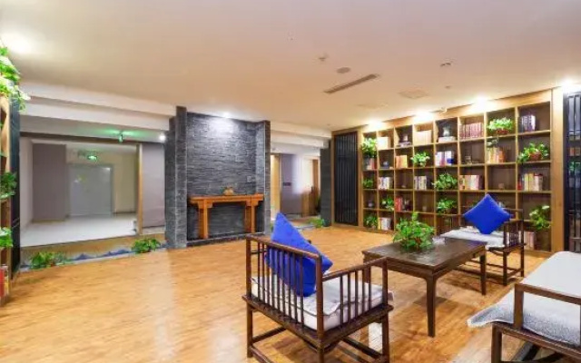 Riyue Lake Culture Hotel