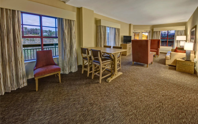 Black Fox Lodge Pigeon Forge, Tapestry Collection by Hilton