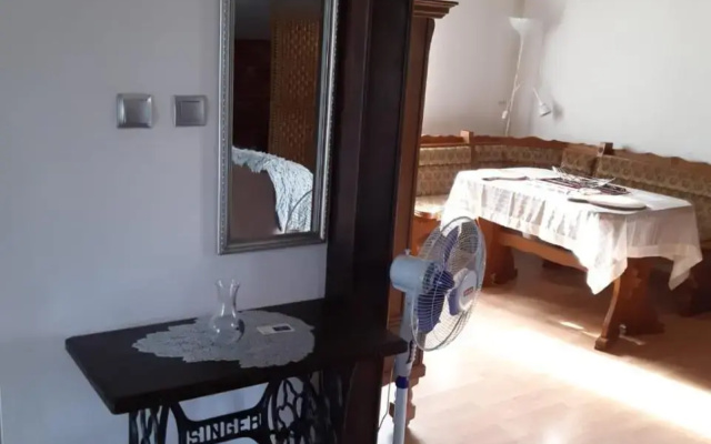 Apart - House