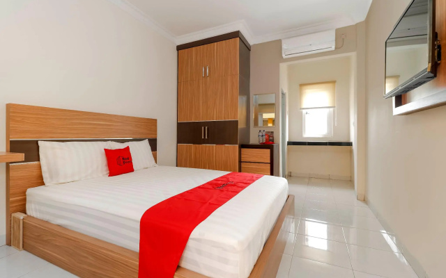 RedDoorz Plus near Palembang Square Mall