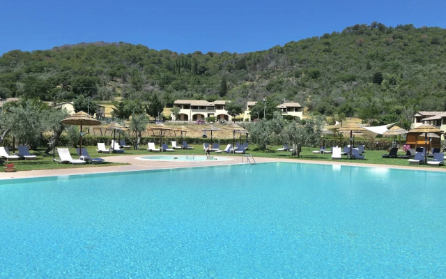 Residence with pool 4 km from Suvereto