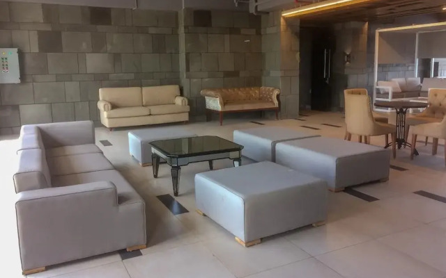 Fully Furnished With Comfort Design Studio Roseville Apartment