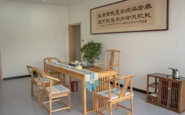 Luoyang Qingfeng Bieyuan Homestay (Luoyang China National Garden Branch)