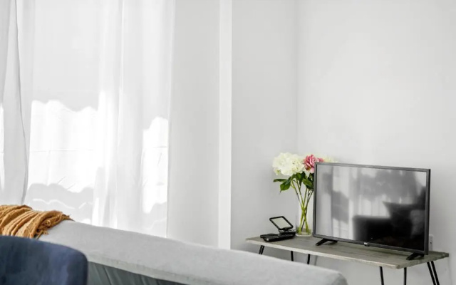 New Private Apartment Building Minutes From Heathrow