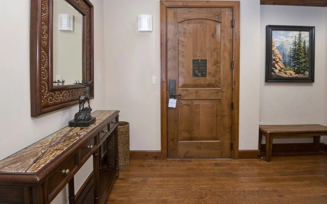 Luxury 2 Bedroom Residence in Lionshead Village