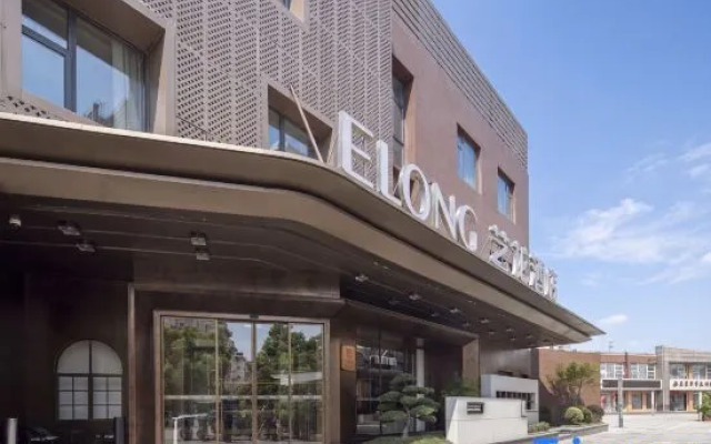 Elong Hotel (Shanghai Caolu Town Minlei Road Subway Station)