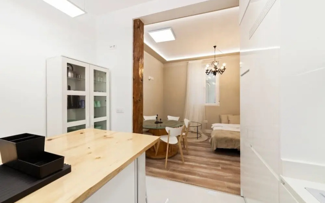 Bright & Spacious Three Bedroom Apartment in Centro