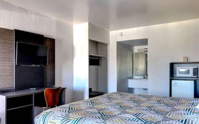 Super 8 Tucson/East/D.M.A.F. Area