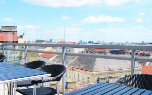 Отель Bella Vienna City Apartments Австрия, Вена - отзывы, цены и фото номеров - забронировать отель Bella Vienna City Apartments онлайн балкон