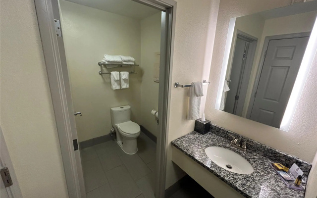 Best Western Plus Paper Valley Hotel
