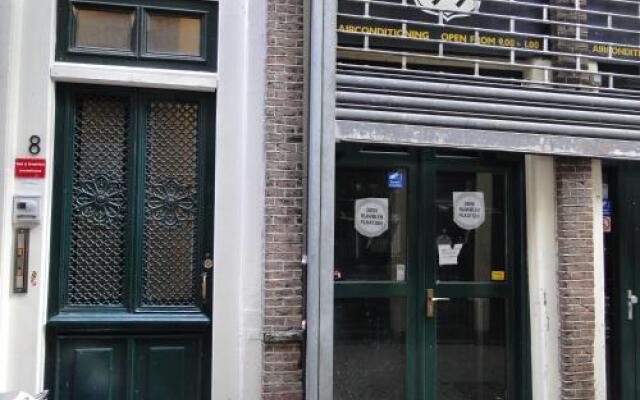 Отель Amsterhouse B&B Амстердам вид на фасад