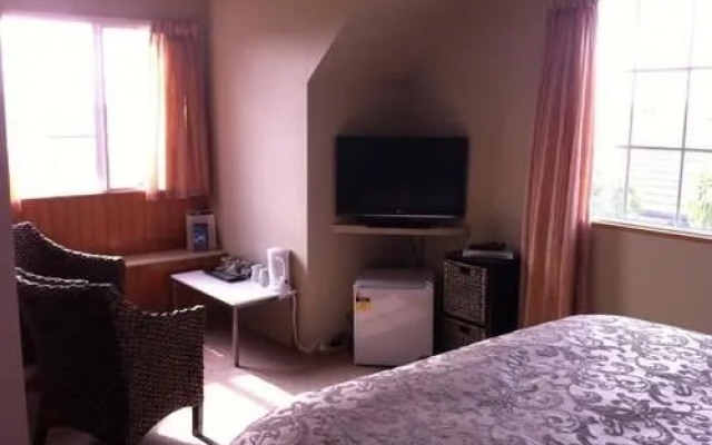 Royal Palms Papamoa Bed & Breakfast