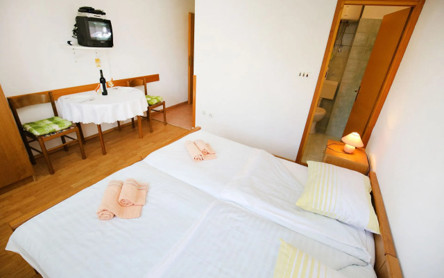 Studio apartment Vera - 150 m from sea: SA3 Sukosan, Zadar riviera