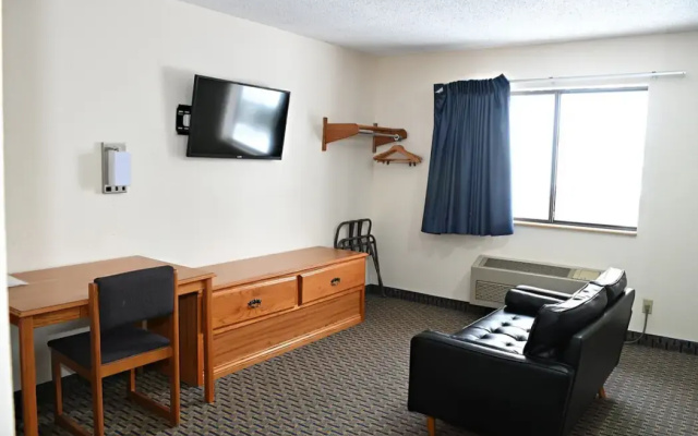 Hibbing Inn and Suites