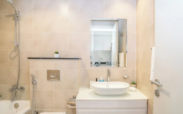 Tanin - Stylish Apartment With Balcony And Cityscape Views