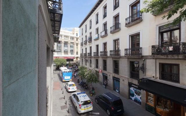 Bright & cosy studio in Puerta del Sol by Allô Housing.