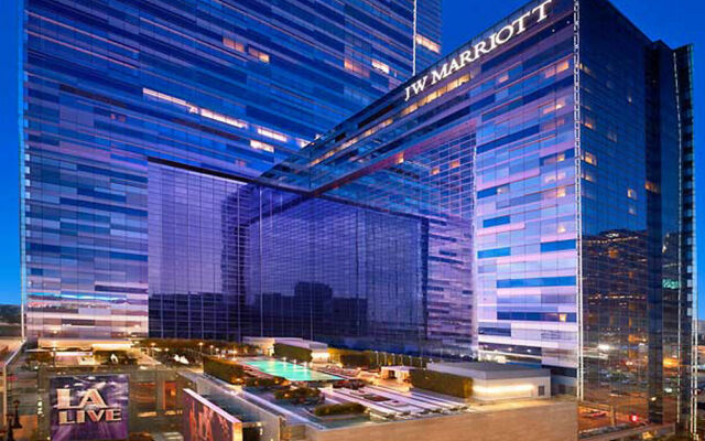 Отель JW Marriott Los Angeles L.A. LIVE вид на фасад