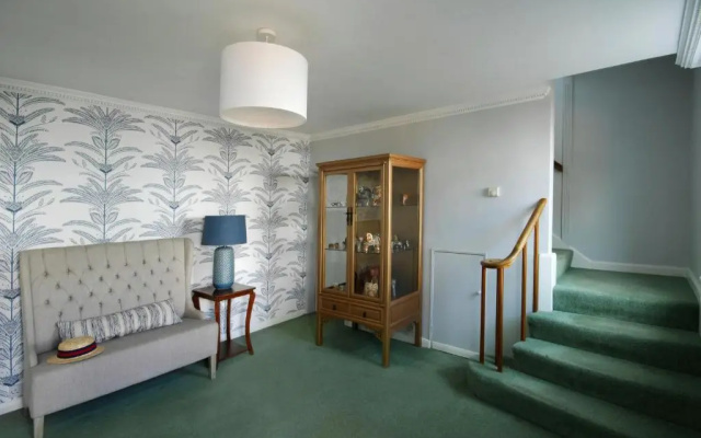 Montpellier House Centrally Located Large Garden - From 300 Per Night