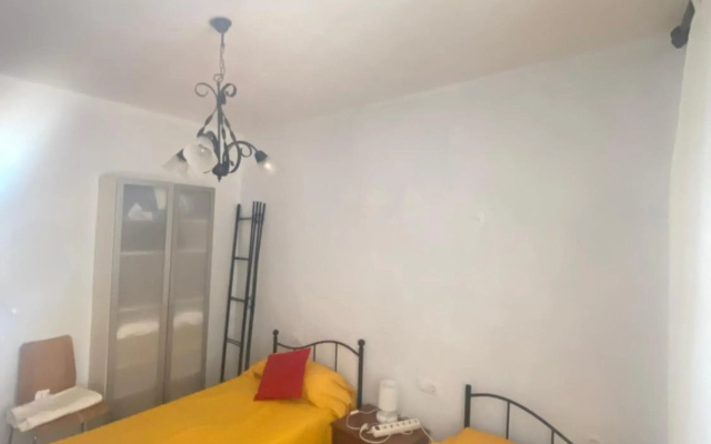 AMPLIO y CÉNTRICO APARTAMENTO CON APARCAMIENTO GRATUITO ALREDEDOR