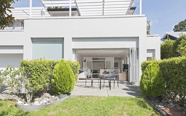Perfect Central Location, 1/2 way CBD & Airport