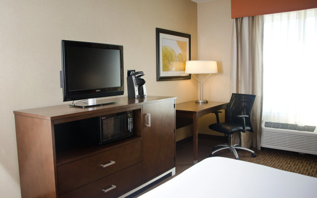 Holiday Inn Express Hotel & Suites Watertown-Thousand Island by IHG