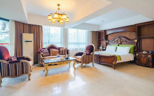 Xinglong Old Banyan Hotel