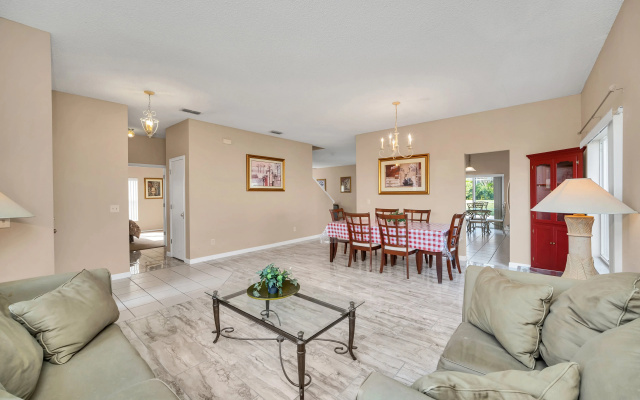 Hampton Estates 439, Davenport , US